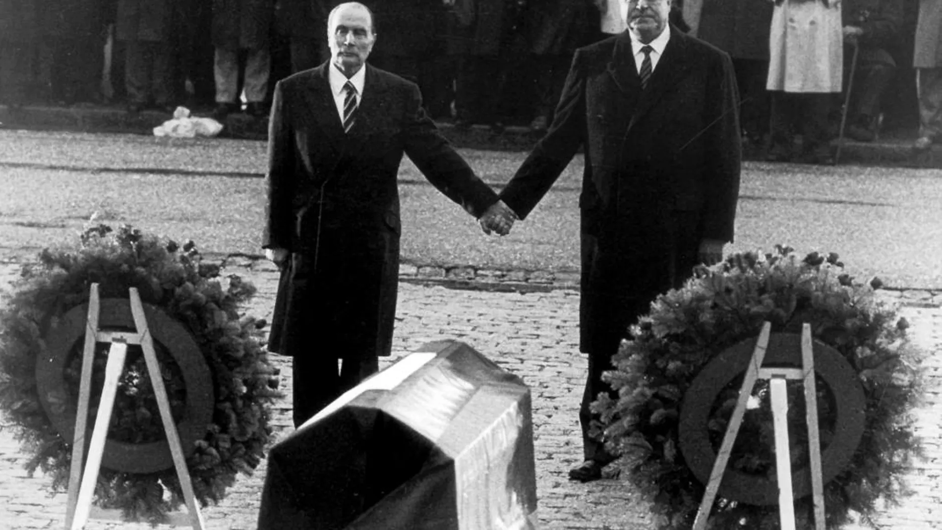 Françoise Mitterand y Helmunt Kohl recuerdan a las víctimas de la batalla de Verdún en 1984