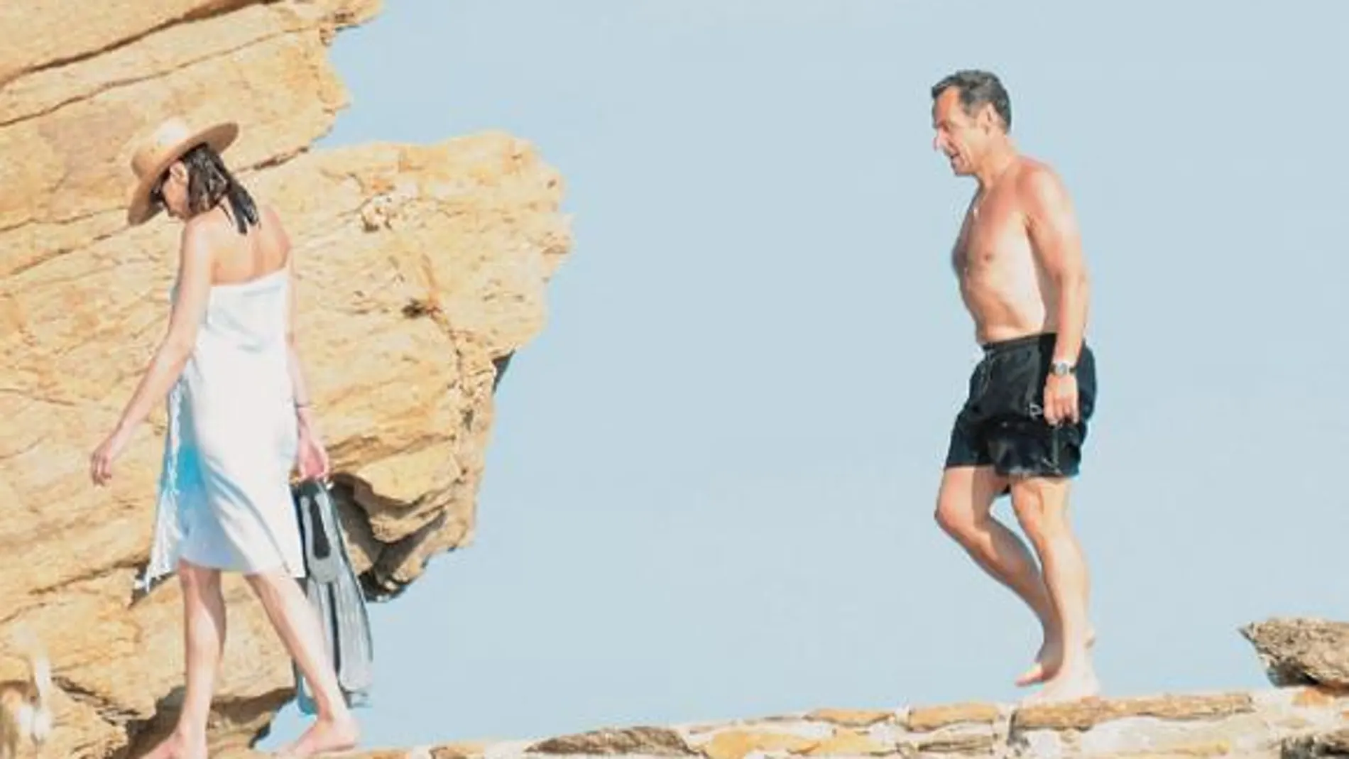 El matrimonio Sarkozy-Bruni disfrutó de las profundidades marinas del Mediterráneo con unas aletas de natación
