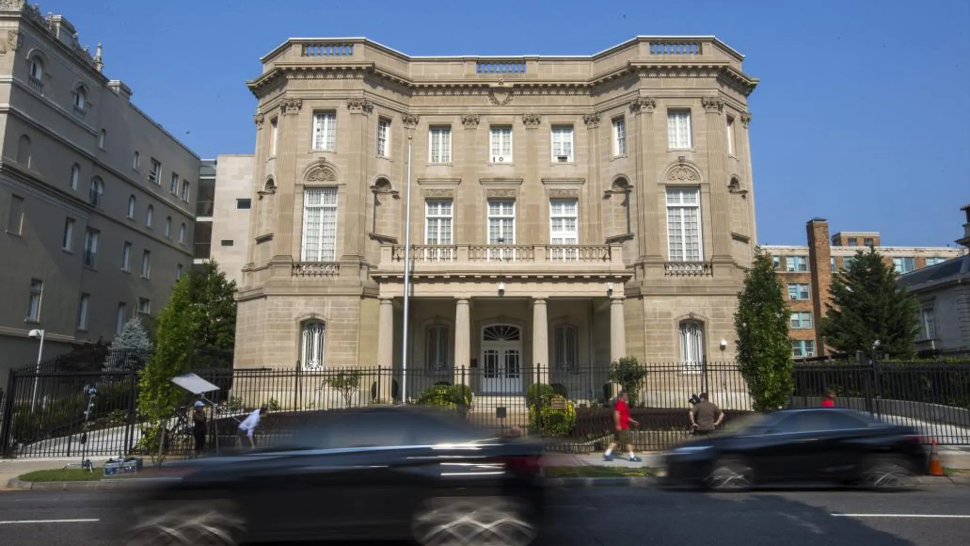 Vista del edificio que alberga la Sección de Intereses de Cuba, y que fue la primera embajada cubana en Estados Unidos en 1961.