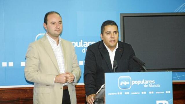 Ruiz critica a Zapatero por gravar las VPO con la subida del IVA