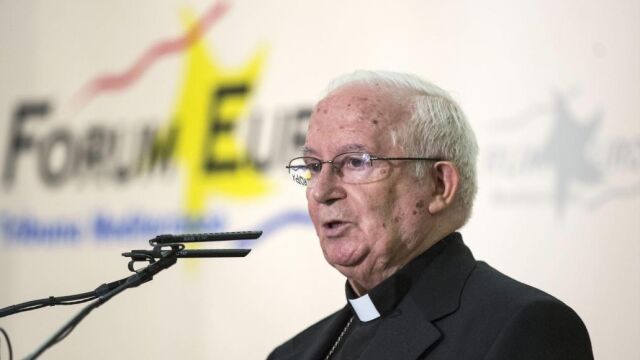 El arzobispo de Valencia, el cardenal Antonio Cañizares, durante su intervención hoy en el Fórum Europa Tribuna Mediterránea