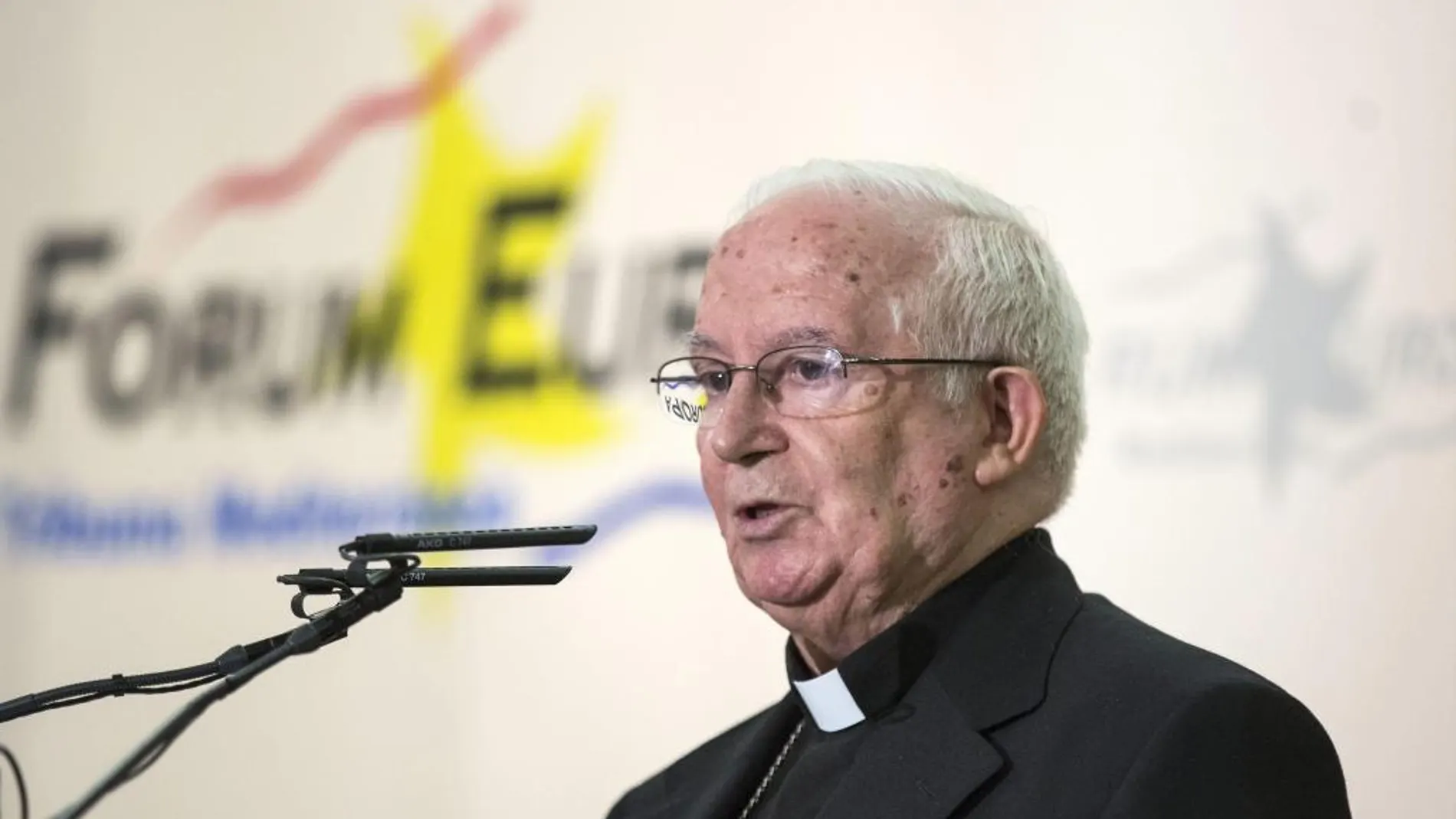 El arzobispo de Valencia, el cardenal Antonio Cañizares, durante su intervención hoy en el Fórum Europa Tribuna Mediterránea