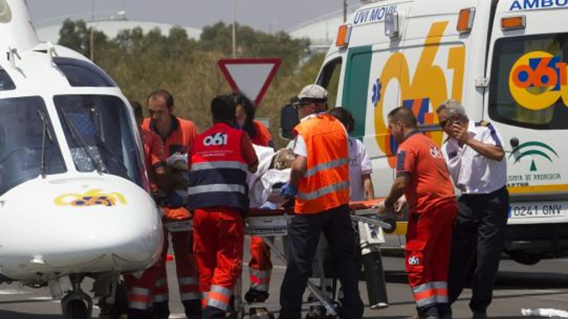 Tres heridos en un incendio en la refinería de Cepsa en Huelva