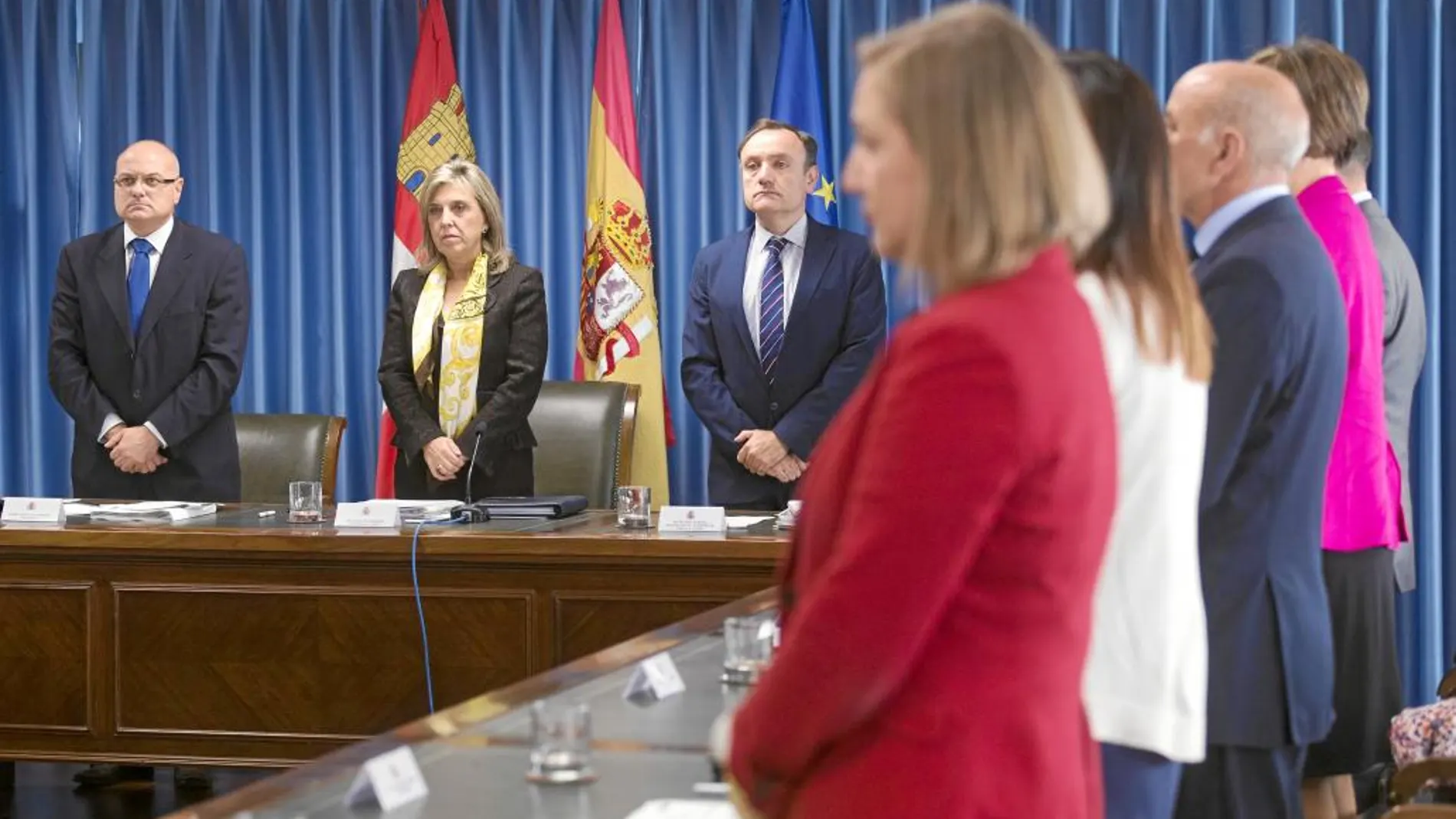 María José Salgueiro preside la Comisión de Asistencia a la Delegada en la que se guardó un minuto de silencio