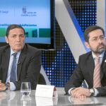 El director general de Radio Televisión Castilla y León, Eduardo Álvarez junto el consejero de Sanidad, Antonio María Sáez Aguado