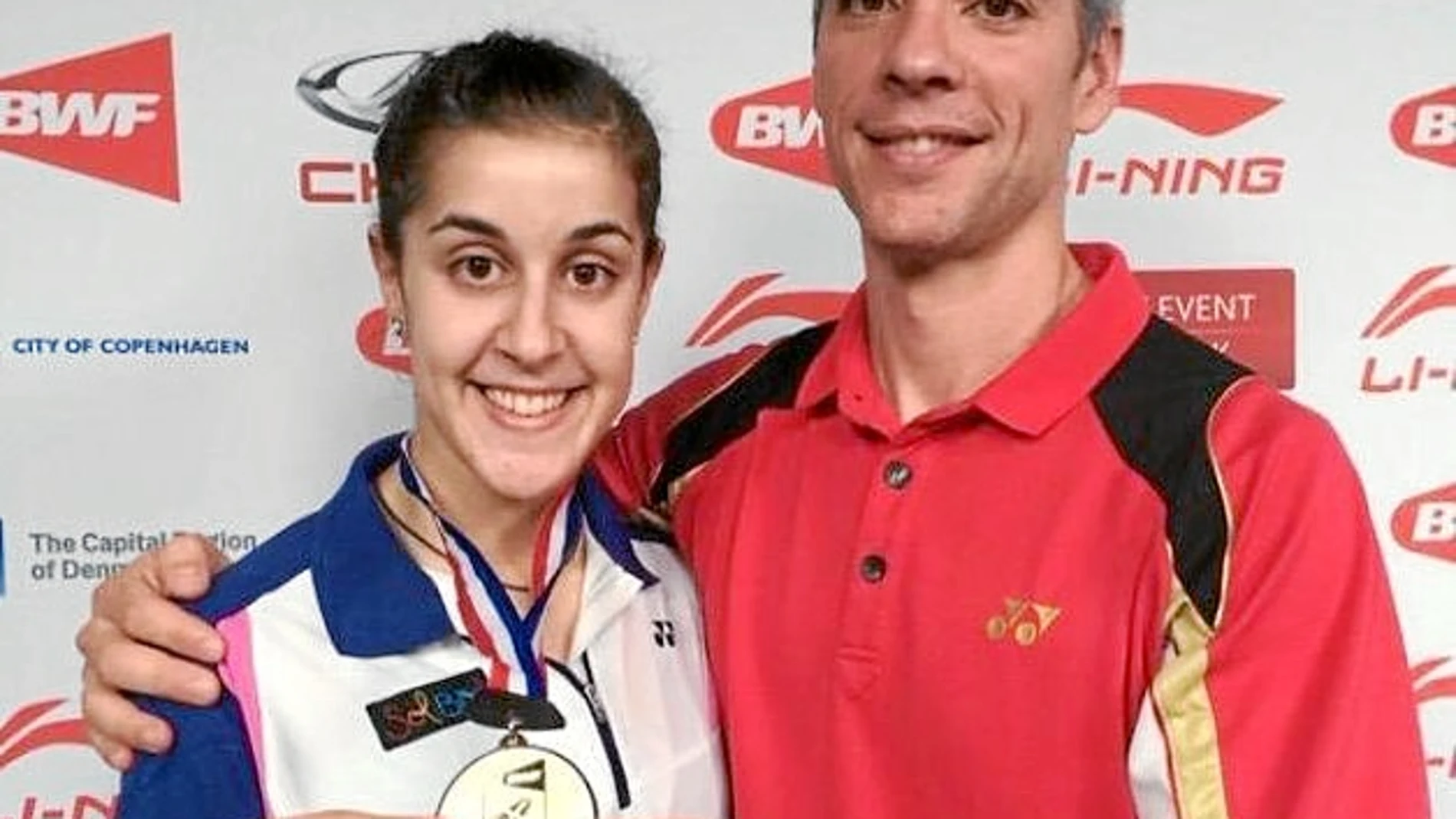 Carolina Marín y su entrenador, consejero y amigo, Fernando Rivas