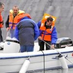 Esta semana, el portavoz del Gobierno regional y presidente del Canal de Isabel II ayudó en una toma de muestras del agua del embalse de Valmayor