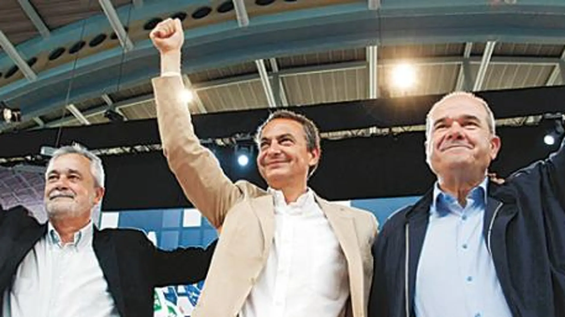 Zapatero mantiene silencio sobre la lista que ahora defiende Otegi
