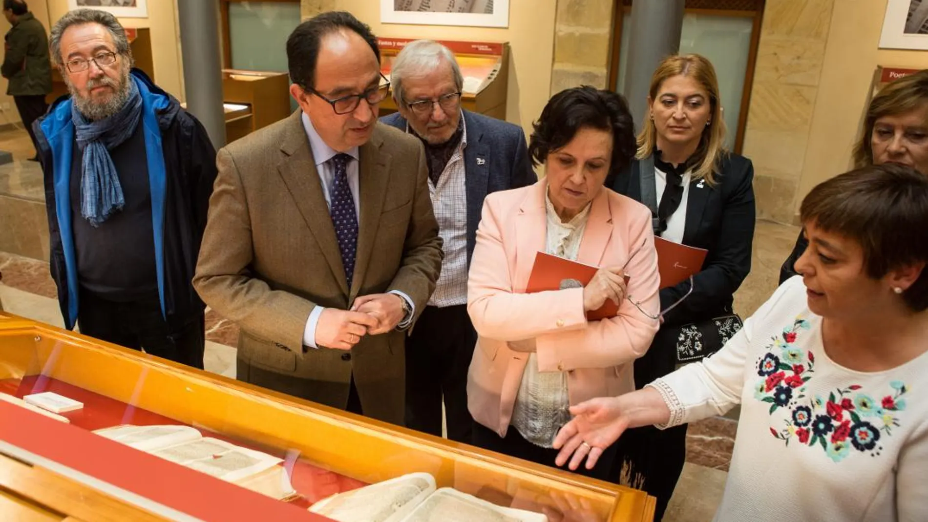 El delegado de la Junta, Manuel López y Carlos de la Casa inauguran la exposición temporal ‘Los clásicos hablan de Numancia’ en el Archivo Histórico de Soria
