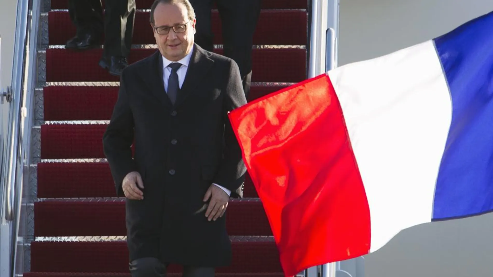Los ataques del 13-N encumbran la popularidad de Hollande