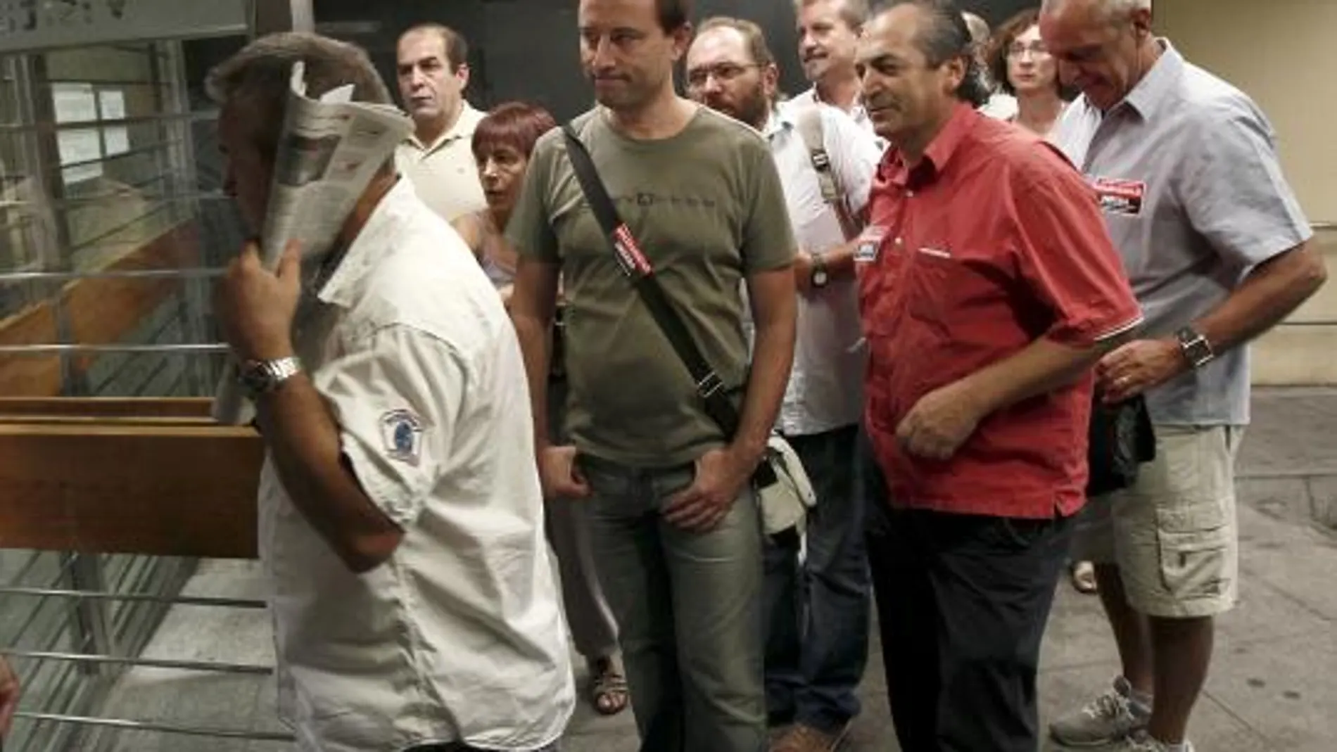 Trabajadores de Metro de Madrid a su llegada a los juzgados