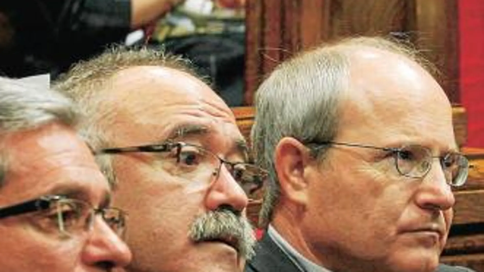 Pugna en el tripartito, ahora por las ayudas a la compra de vehículos