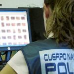 Agentes de Policía investigan rastros de pornografía infantil