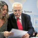 La gerente de la Agencia Tributaria, Eva Ávila, junto al concejal de Hacienda, Joaquín Castillo, en la presentación