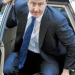 David Cameron a su llegada a Downing Street, ayer