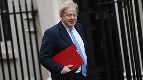El ministro de Exteriores británico, Boris Johnson, acude a una reunión de gabinete, en Downing Street, ayer