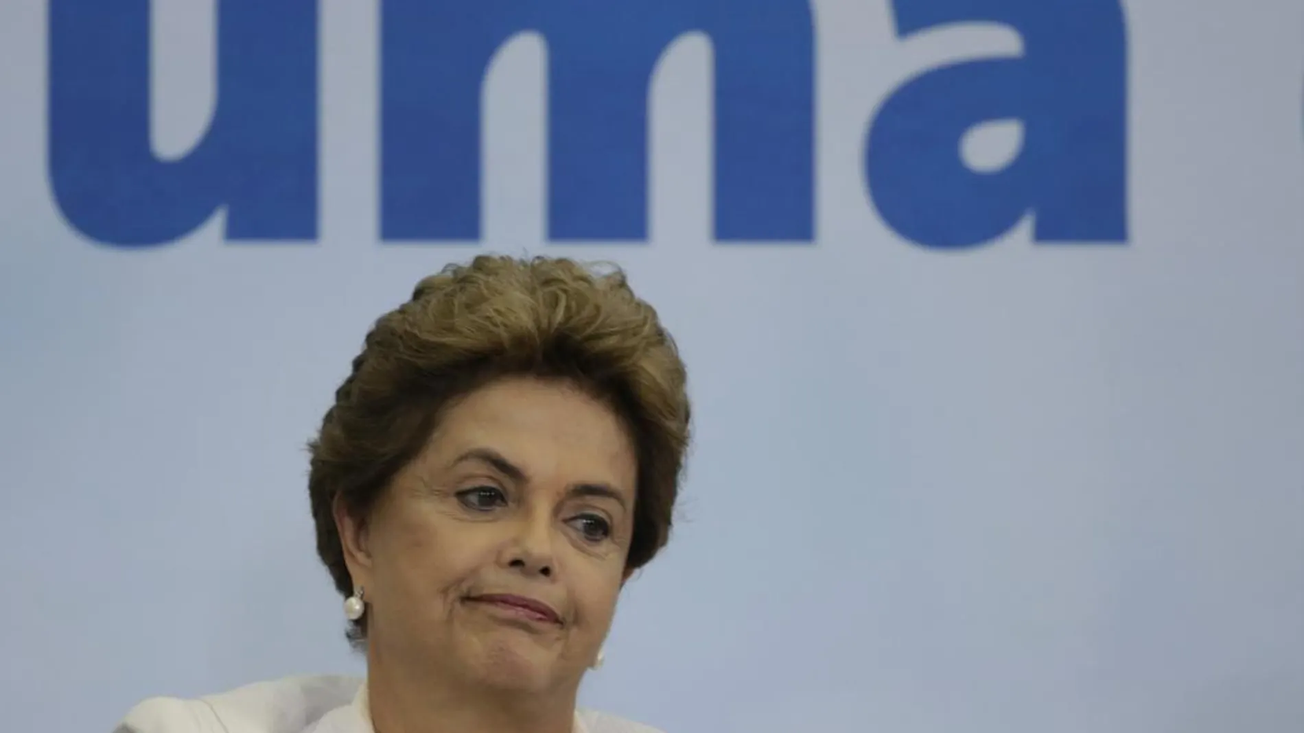 La presidenta de Brasil, Dilma Rousseff, participando en una ceremonia este, miércoles 30 de marzo de 2016, en el Palacio del Planalto en Brasila