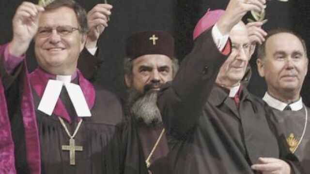 Líderes luteranos, ortodoxos y católicos en una oración ecuménica por Europa en Gniezno, Polonia, en 2005