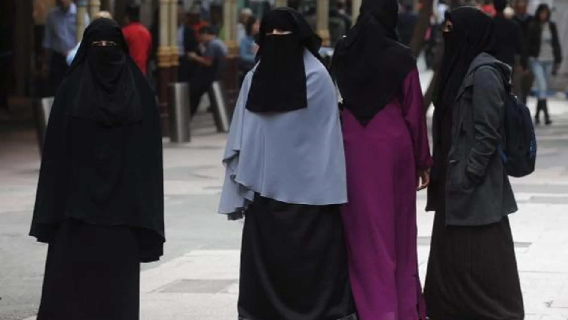 Lérida, primera ciudad española que prohíbe el burka en instalaciones públicas