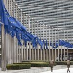 Bruselas prohibiría a las empresas despedir a estos denunciantes