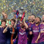 Leo Messi levantó su primer título como capitán del Barcelona después de que su equipo se impusiera al Sevilla en Tánger/Reuters