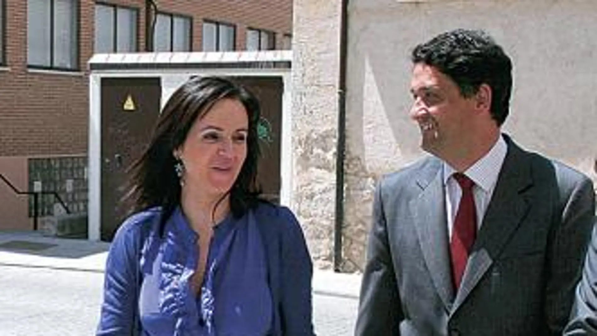 Silvia Clemente junto al alcalde de Peñafiel, Félix Ángel Martín