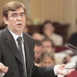 Antich obliga por decreto a los médicos aaprender catalán para ejercer en Baleares