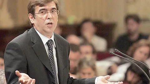 Antich obliga por decreto a los médicos aaprender catalán para ejercer en Baleares