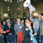 Un grupo de profesores se manifiestan en Barcelona tras la agresión a un compañero, en 2006
