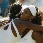 Serena Williams se redime y hace a su hermana "morder"la hierba de Wimbledon