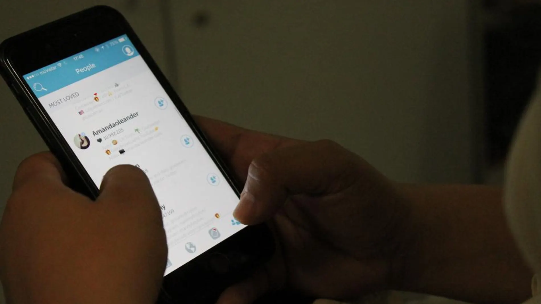 Una usuaria utilizando Periscope
