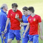 Piqué, Casillas y Bartra, junto a Del Bosque