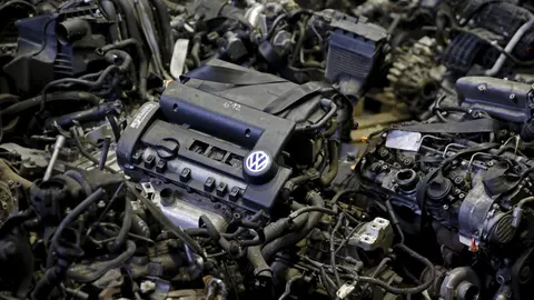 Piezas de motores diésel de Volkswagen en un desguace