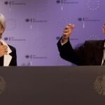 La ministra francesa de Economía, Christine Lagarde, (i), y su homólogo alemán Wolfgang Schaeuble