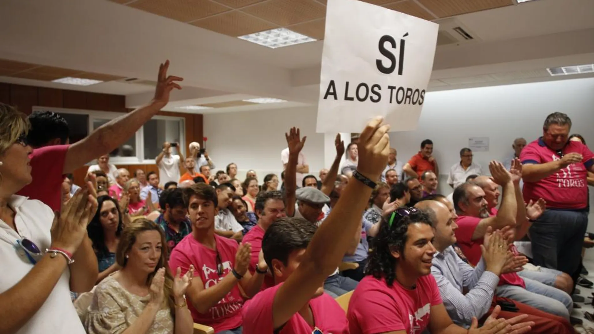 Ciudadanos a favor de los toros en el pleno de San Sebastián de los Reyes.