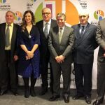 Óscar Puente y Jesús Julio Carnero junto con los galardonados