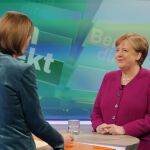 Angela Merkel durante la entrevista en televisión/Efe