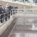El presidente Camps durante la visita a una estación depuradora