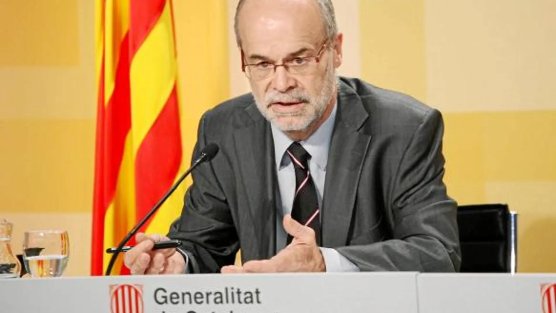 Castells explicó ayer las medidas contra el déficit tras la reunión extraordinaria del Govern