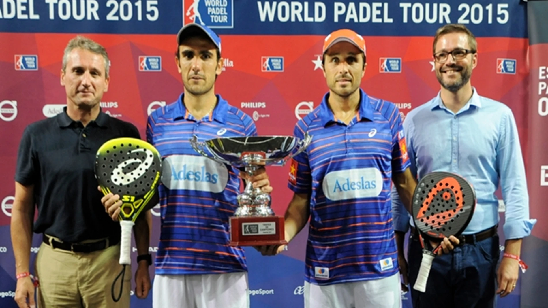 Fernando Belasteguín y Pablo Lima, con el trofeo en Mallorca