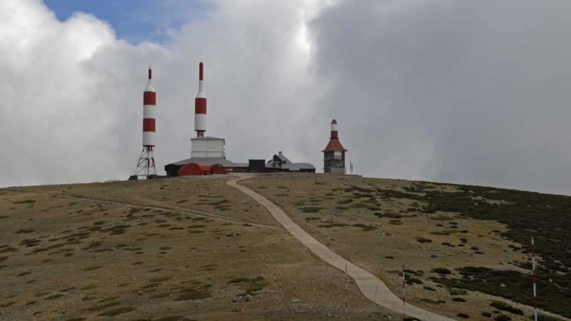 Antena de Cellnex de la Bola del Mundo, en la sierra de Madrid.