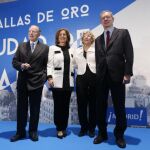 Los últimos alcaldes de Madrid, a excepción de Barranco, asistieron ayer a la entrega de Medallas de la ciudad