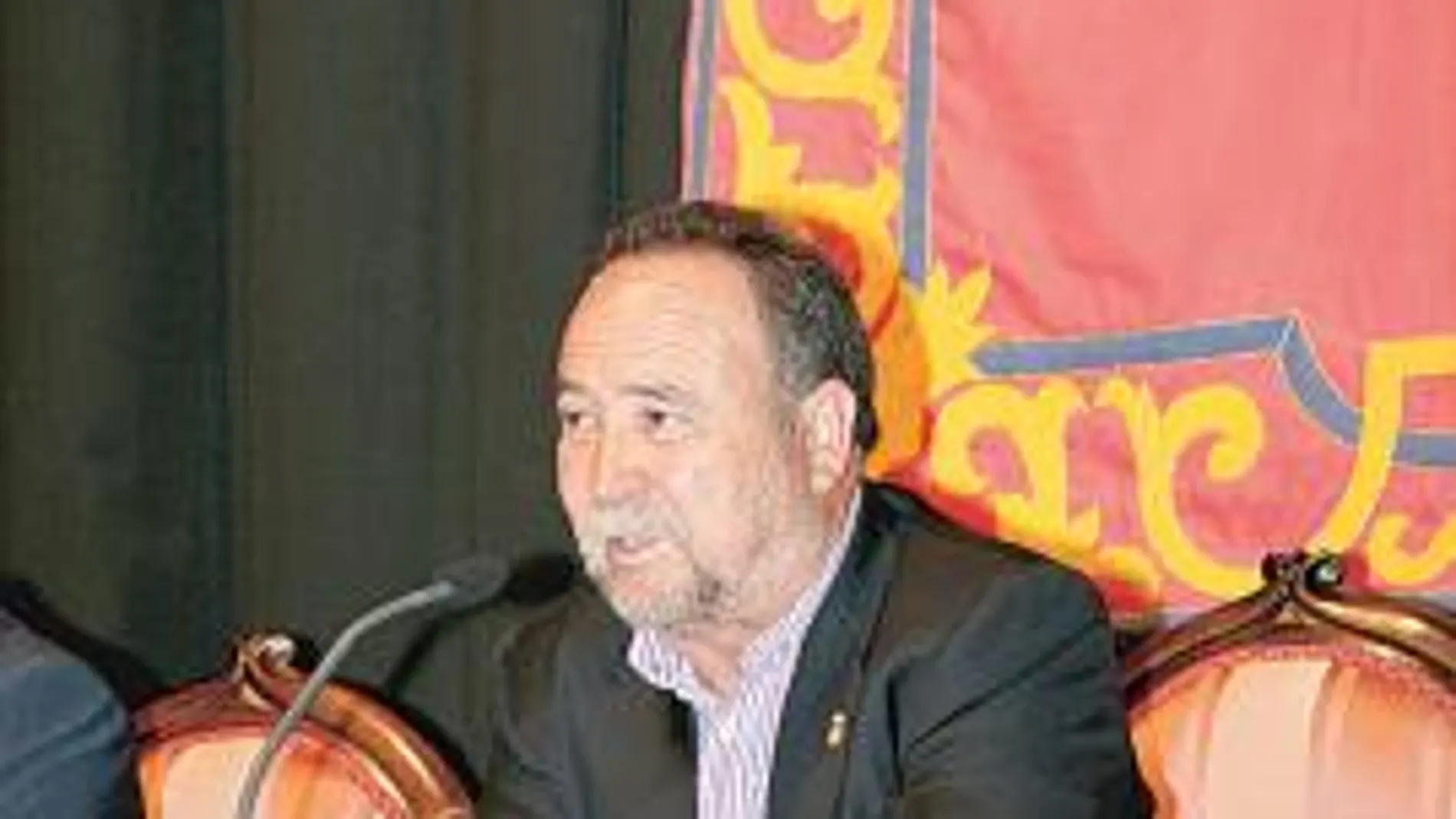 Dimite el alcalde socialista de Guillena, en el cargo desde 1979