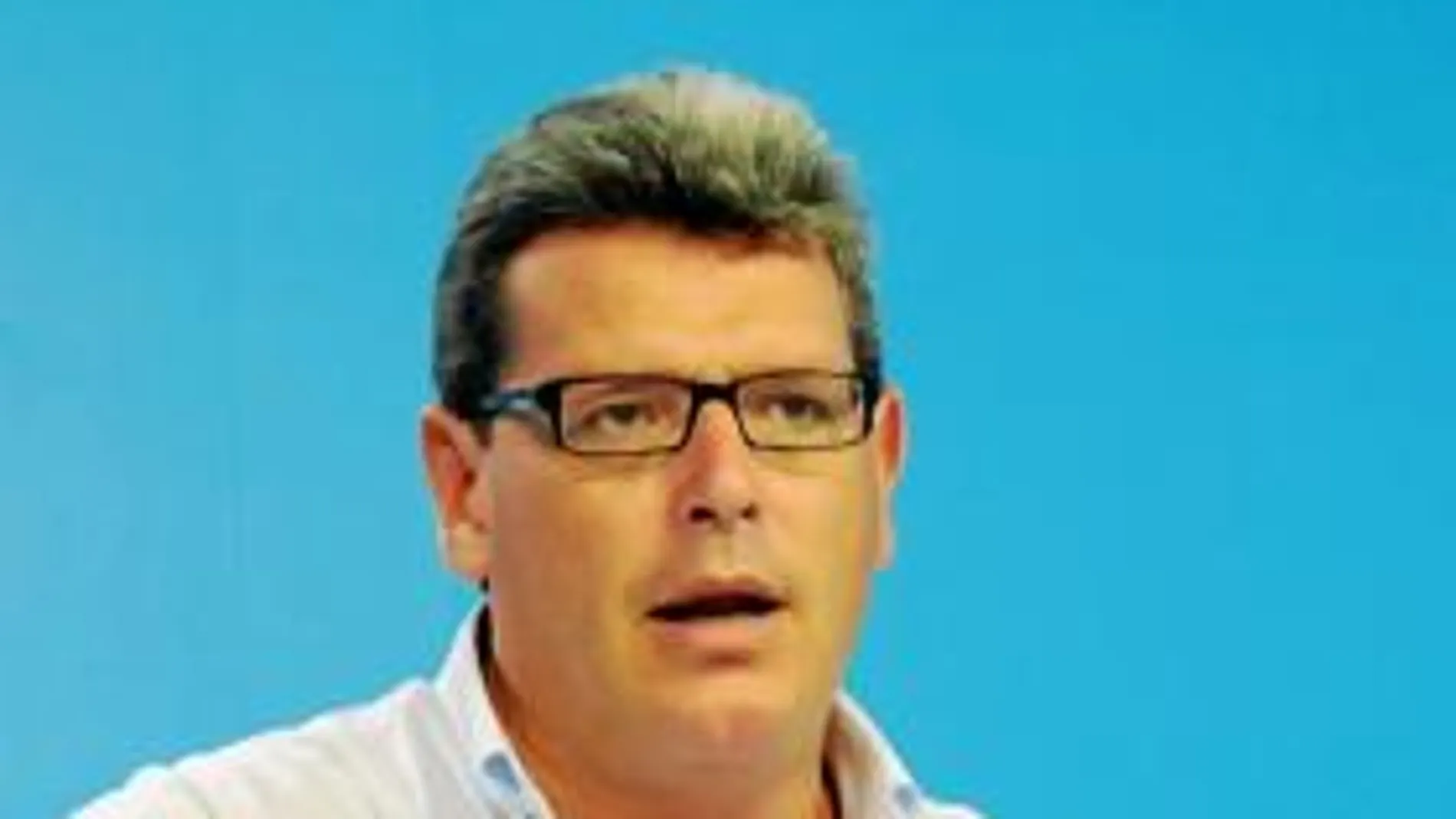 El vicesecretario general del PP-A, Ricardo Tarno, ayer, en la sede regional de su partido en Sevilla