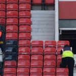 Los agentes registran el estadio