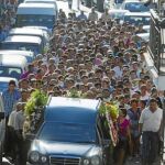Un momento del entierro en Lucena del Puerto de uno de los fallecidos