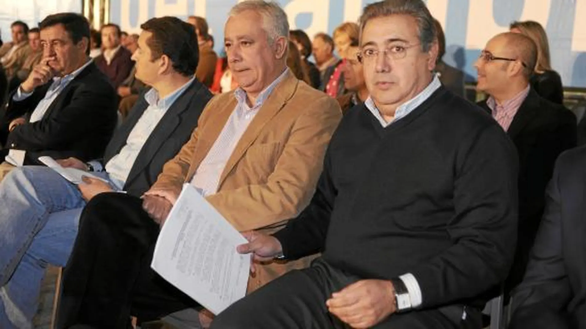 Juan Ignacio Zoido anunció la denuncia en el acto de presentación de una centena de candidatos del PP para las elecciones municipales