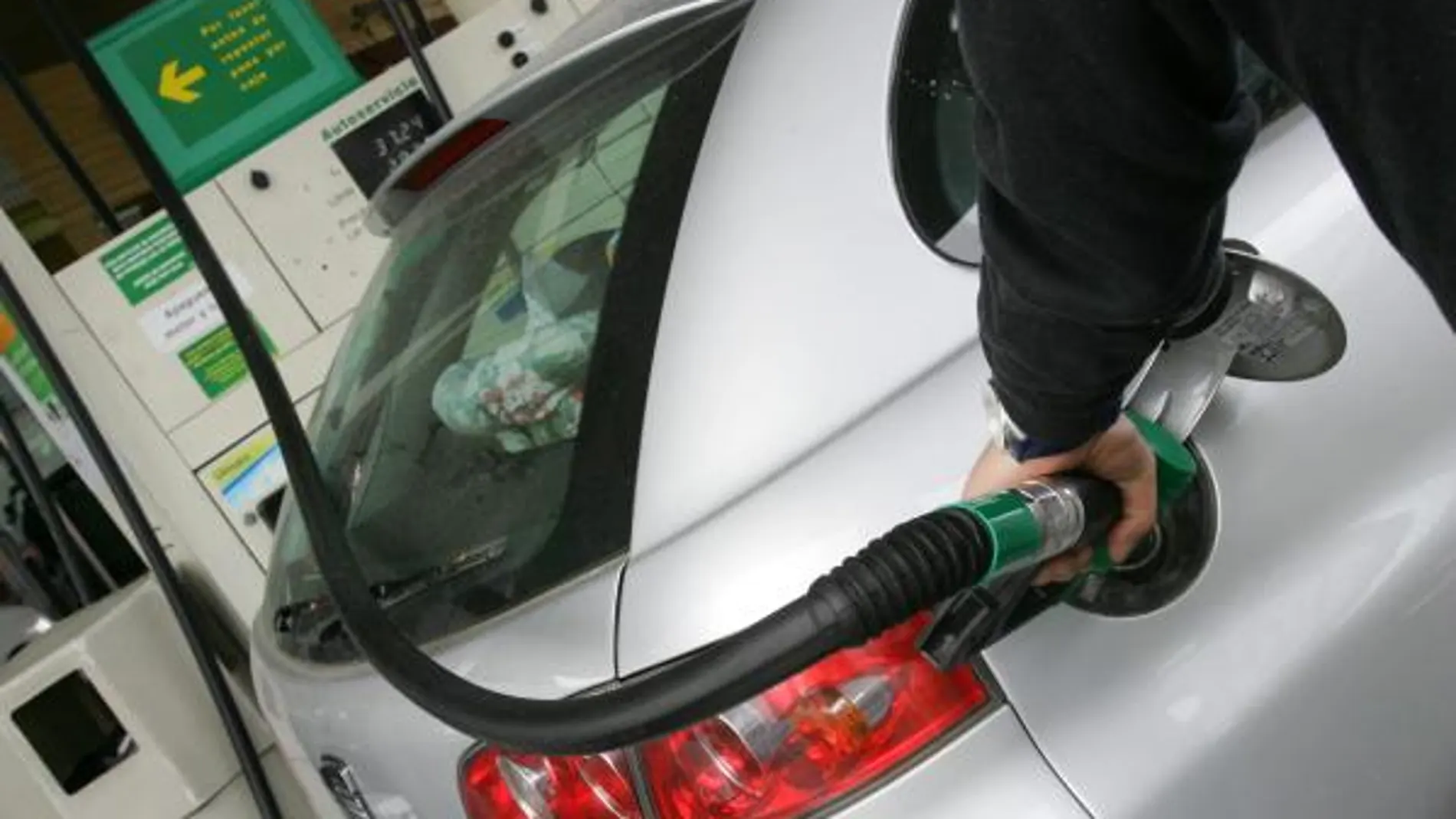 El litro de gasolina supera el euro por primera vez desde noviembre