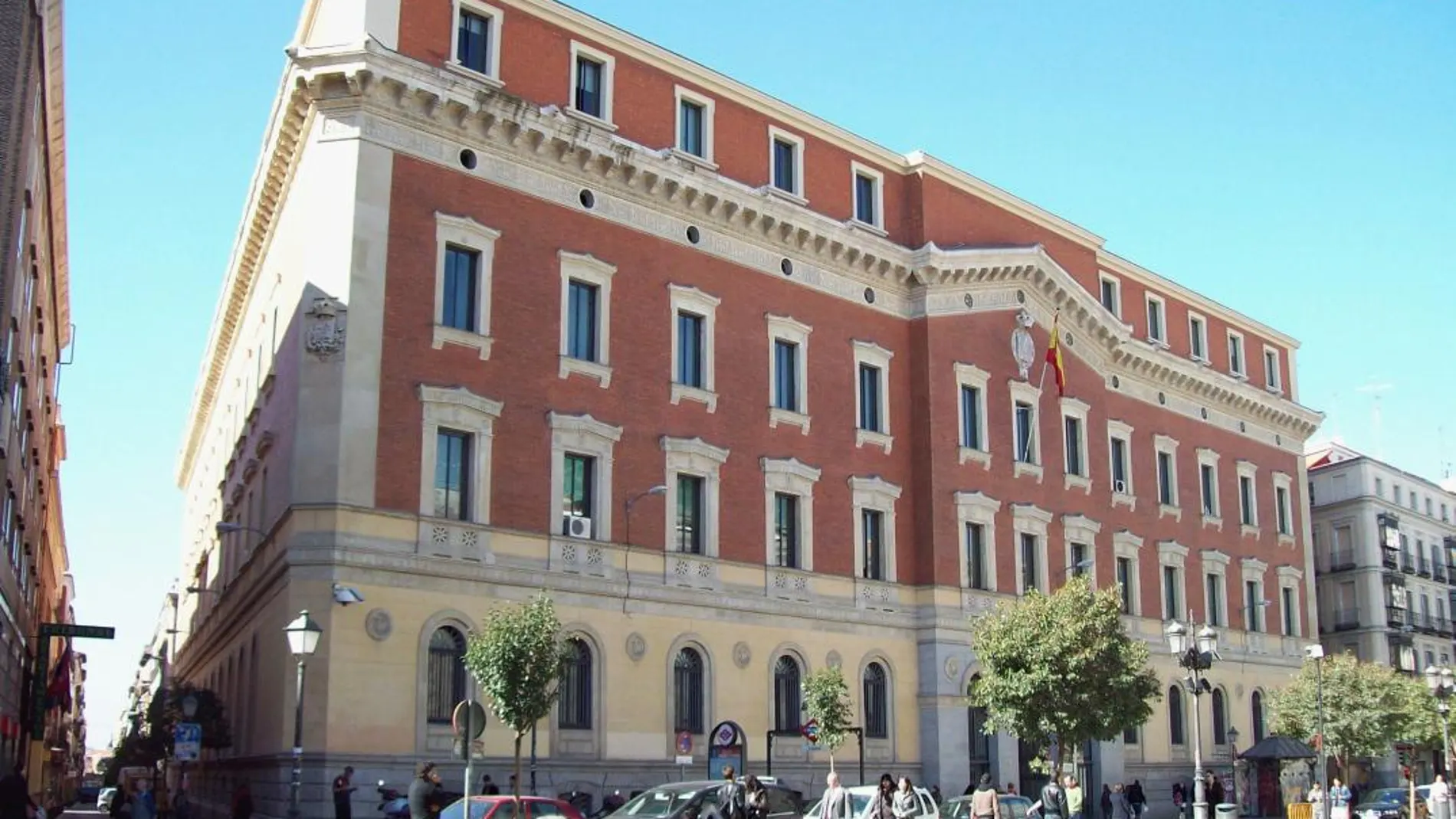 Vista de la fachada principal del Tribunal de Cuentas