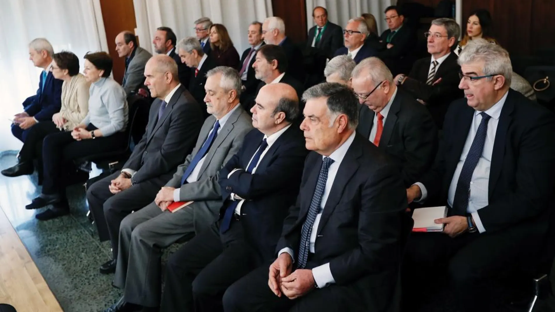 Vista del banquillo de los acusados en el juicio de la «macrocausa» de los ERE que se celebra en Sevilla
